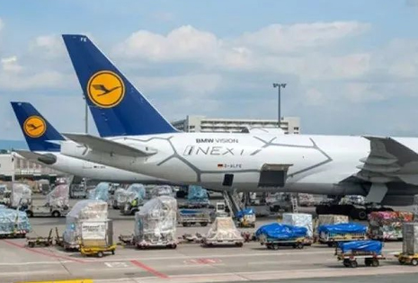 Verzögerungen im Frachtverkehr, aufgrund des Streiks des Bodenpersonales streicht Lufthansa Tausende von Flügen, 